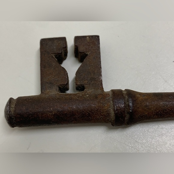 Vintage 1800s 19th Century Antique Solid Barrel Hand Wrought Iron Skeleton Key - Picture 9 of 16